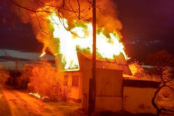 поселок сердовино сызрань. пожар в сердовино сызрань. гуково поджог здания суда. посмотри все горит на вечерний колорит. пожары воронеж 2020.