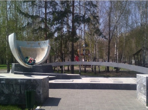 Памятник «Воинам-спортсменам» облагородят
