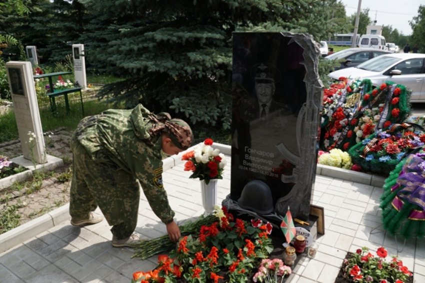 Магнитогорские полицейские почтили память своих коллег, погибших 16 лет назад в Аргуне