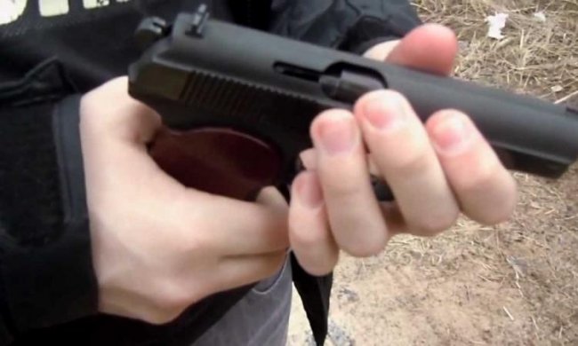 Подросток устроил стрельбу в школьном дворе