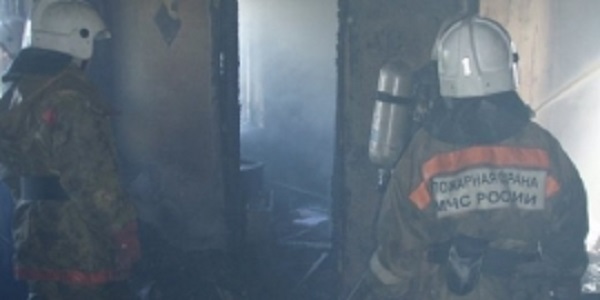Сами вызвали пожарных, сами потушили пожар. В Магнитогорске горела жилая квартира