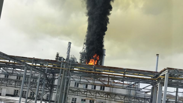 На Комсомольском нефтеперерабатывающем заводе вспыхнул пожар