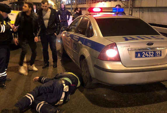 В Москве снова сбили сотрудника ГИБДД