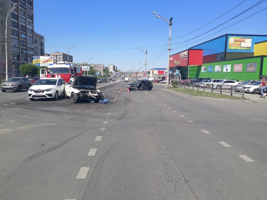 Водители получили тяжелые травмы Водители получили тяжелые травмы