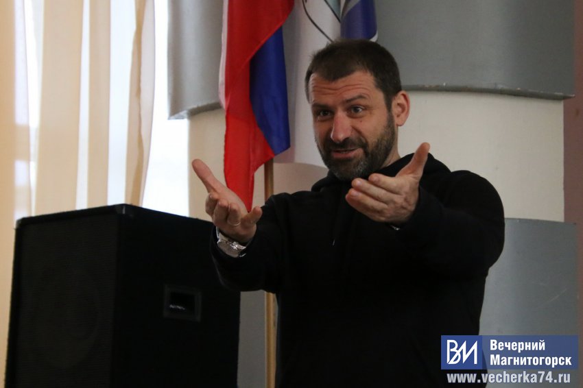 «У тебя 2 варианта: уволиться или вакцинироваться» «У тебя 2 варианта: уволиться или вакцинироваться»