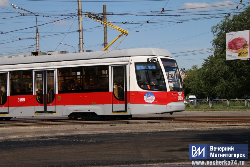 В Магнитогорске в трамвае упал пассажир