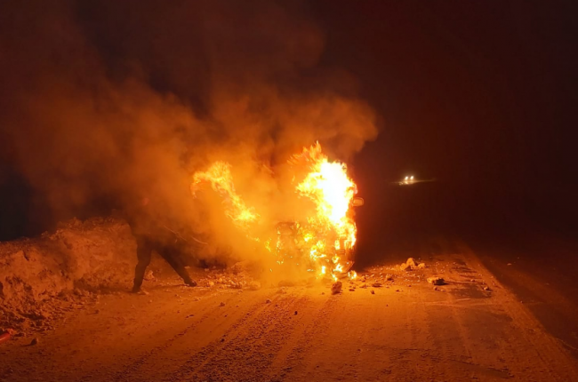На трассе Магнитогорск - Челябинск загорелся автомобиль