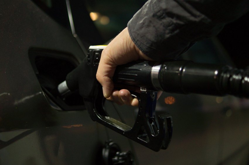 В России резко изменились оптовые цены на бензин