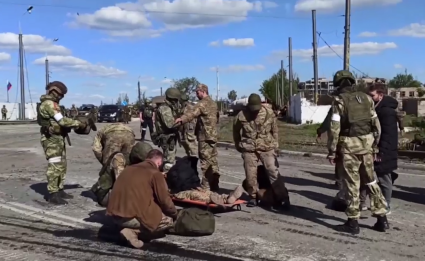 Украинские боевики и солдаты ВСУ сдаются