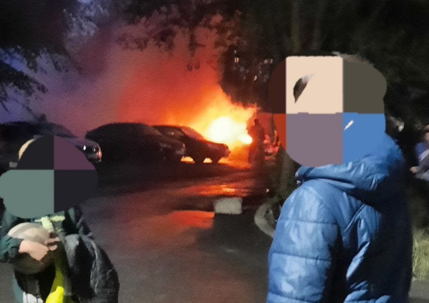 В Магнитогорске загорелся автомобиль