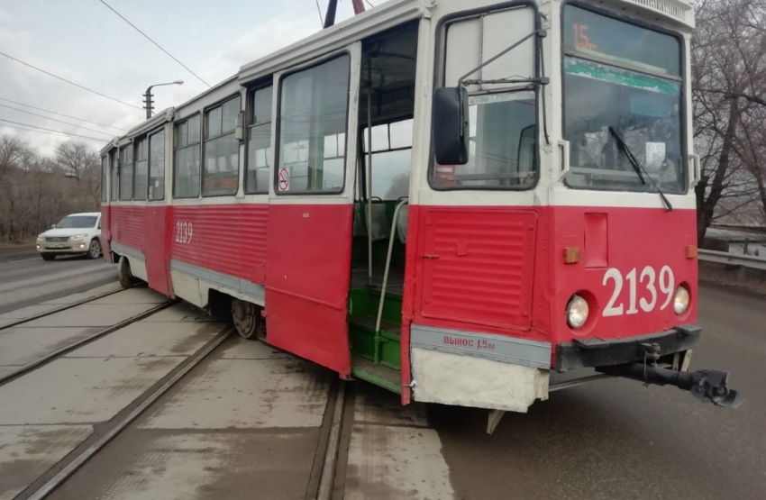 В Магнитогорске трамвай ушёл в занос