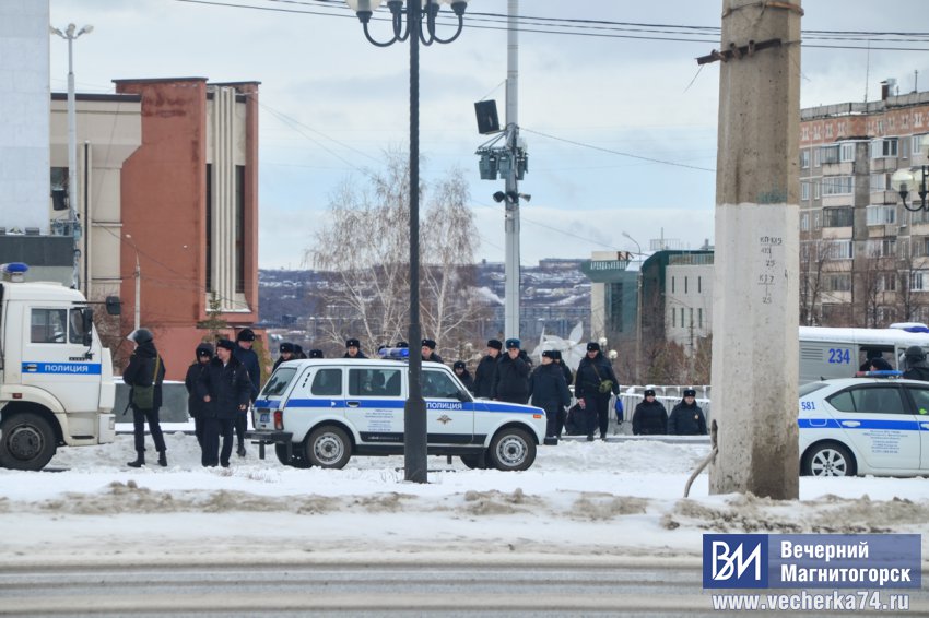 Сотрудники полиции оцепляли здание администрации города