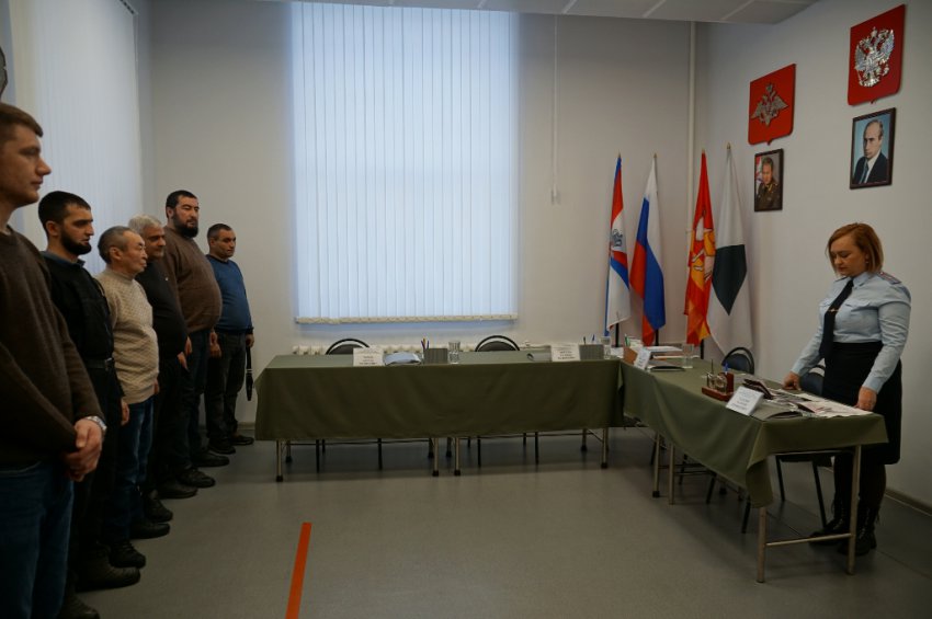 В Магнитогорске торжественно вручили паспорта восьми новым гражданам России