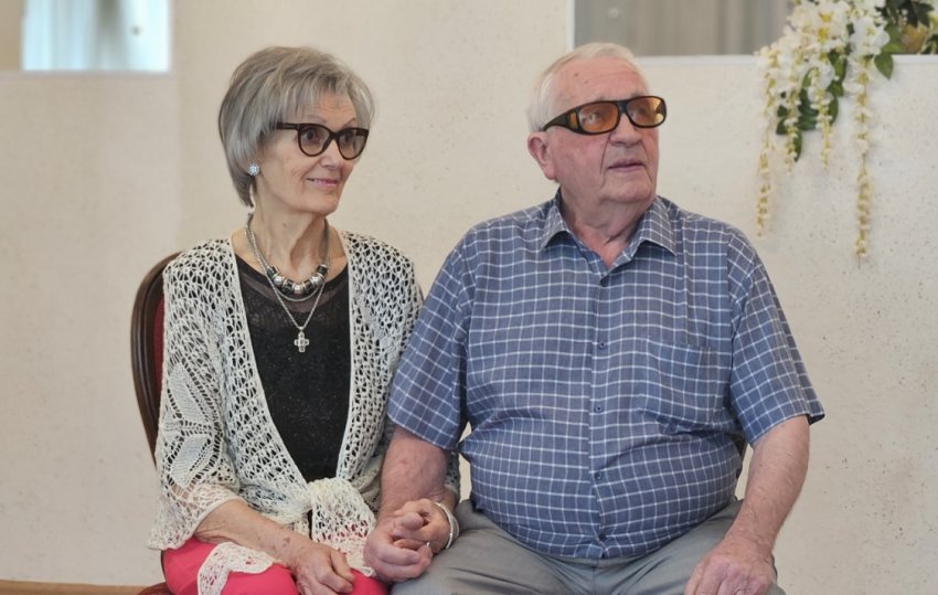 В Магнитогорске чествовали супругов Дмитриевых, отметивших 55-летие совместной жизни В Магнитогорске чествовали супругов Дмитриевых, отметивших 55-летие совместной жизни