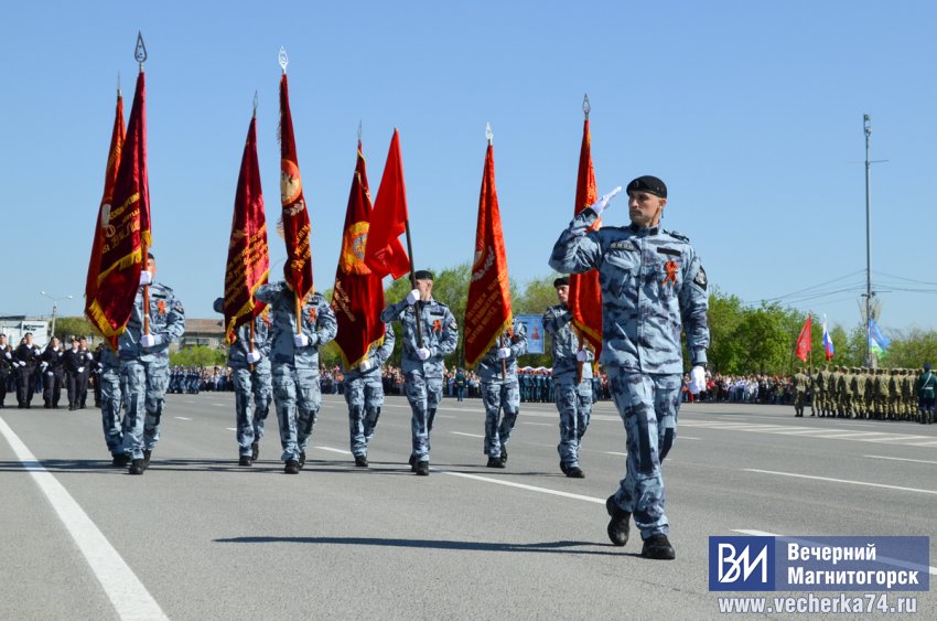 В Магнитогорске прошёл традиционный парад В Магнитогорске прошёл традиционный парад