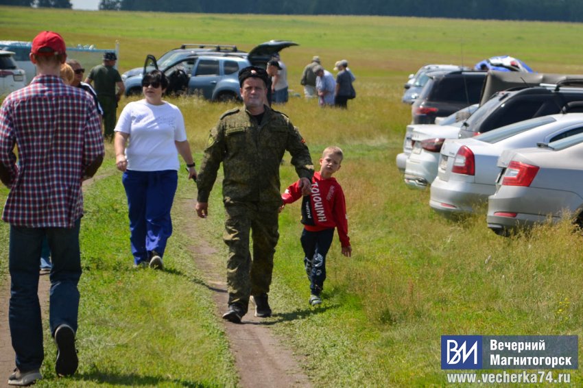 Под Магнитогорском сотни южноуральцев прошли с иконами вокруг озера