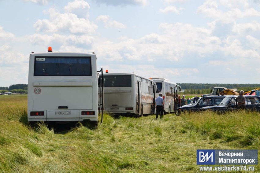 Под Магнитогорском сотни южноуральцев прошли с иконами вокруг озера