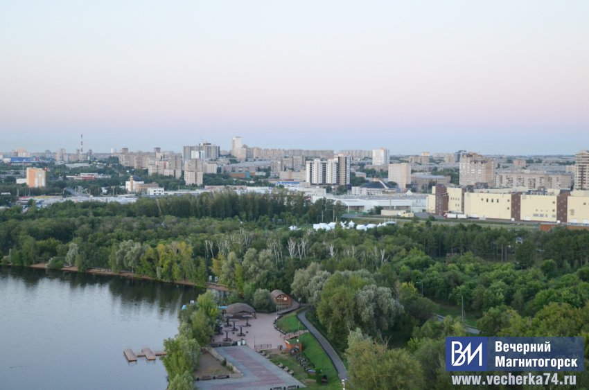 В небо над Магнитогорском поднялись гигантские аэростаты В небо над Магнитогорском поднялись гигантские аэростаты