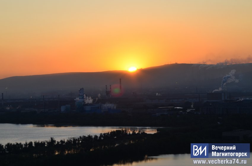 В небо над Магнитогорском поднялись гигантские аэростаты В небо над Магнитогорском поднялись гигантские аэростаты