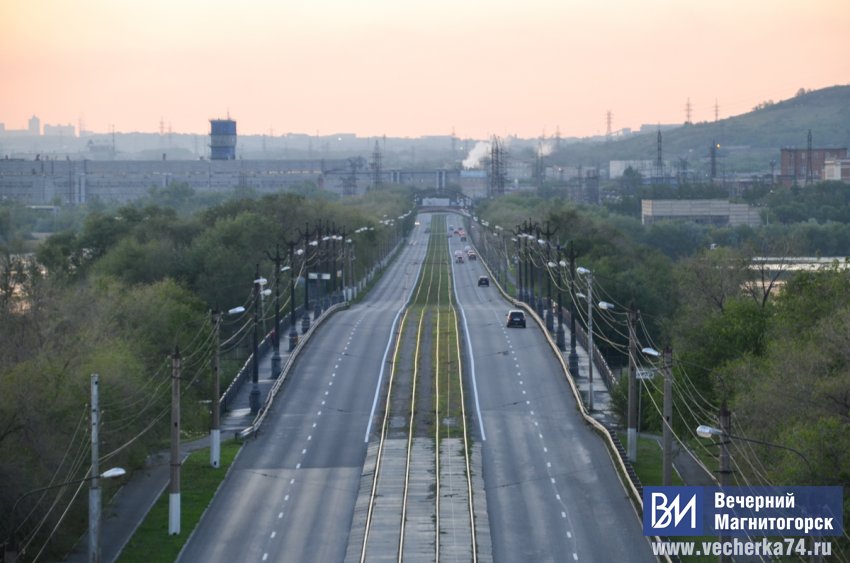 В небо над Магнитогорском поднялись гигантские аэростаты В небо над Магнитогорском поднялись гигантские аэростаты