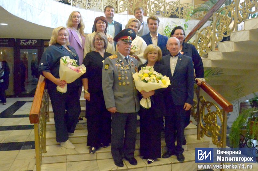 Первый звонок на сцене Первый звонок на сцене