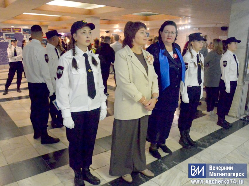 Первый звонок на сцене Первый звонок на сцене
