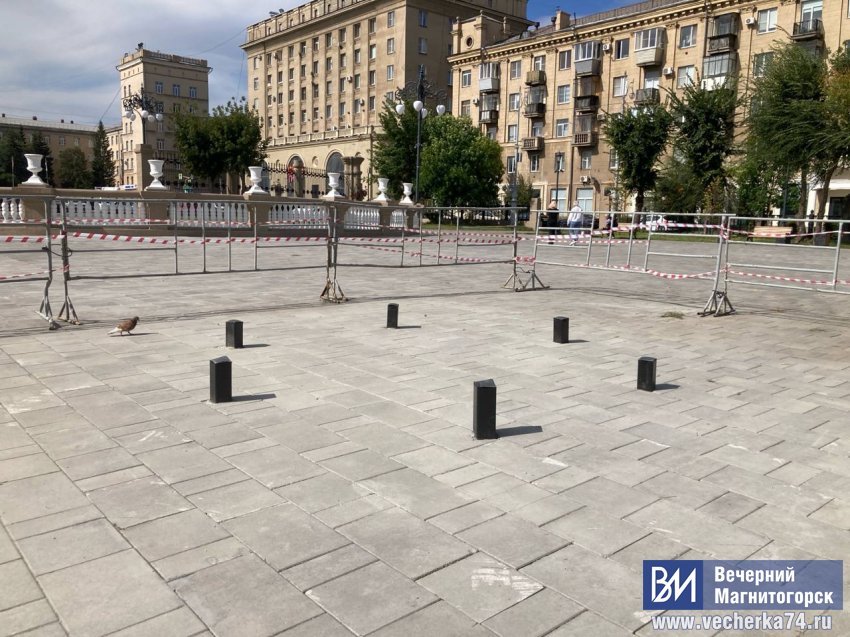 В Магнитогорске началось строительство в популярном у горожан сквере В Магнитогорске началось строительство в популярном у горожан сквере