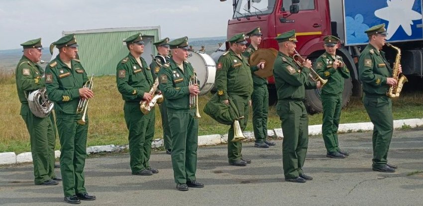 По полю танки грохотали По полю танки грохотали