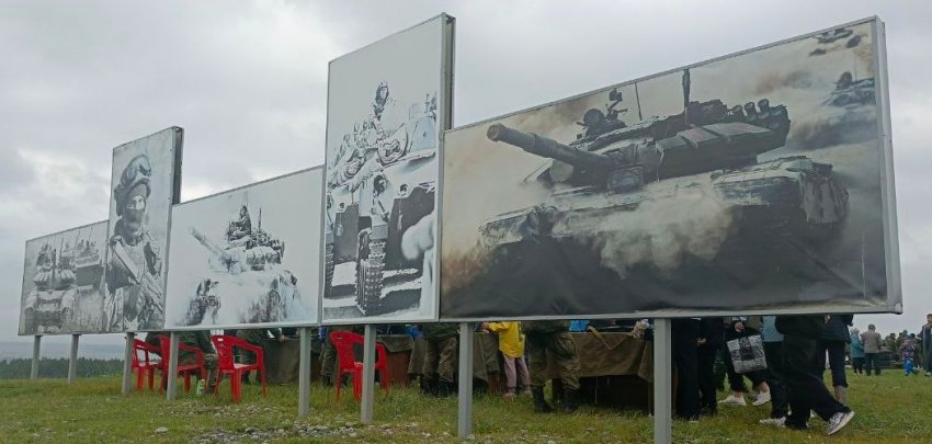 По полю танки грохотали По полю танки грохотали