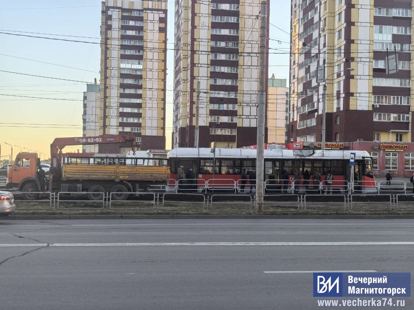 В Магнитогорске загорелся трамвай с пассажирами В Магнитогорске загорелся трамвай с пассажирами