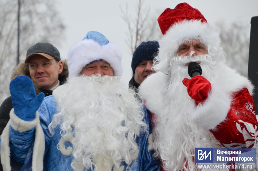 В Магнитогорске состоялся необычный забег Дедов Морозов и Снегурочек В Магнитогорске состоялся необычный забег Дедов Морозов и Снегурочек