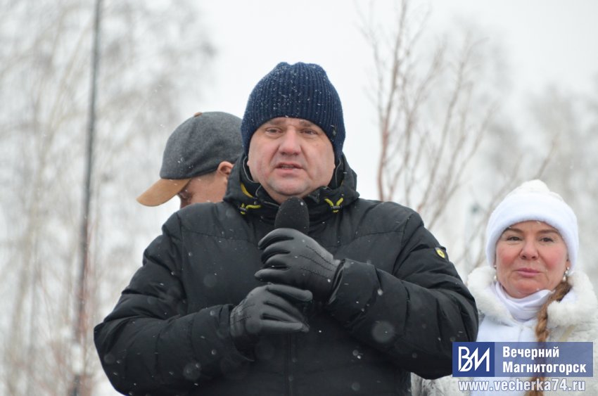 В Магнитогорске состоялся необычный забег Дедов Морозов и Снегурочек В Магнитогорске состоялся необычный забег Дедов Морозов и Снегурочек