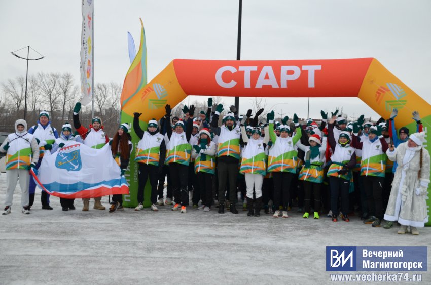 В Магнитогорске состоялся необычный забег Дедов Морозов и Снегурочек В Магнитогорске состоялся необычный забег Дедов Морозов и Снегурочек