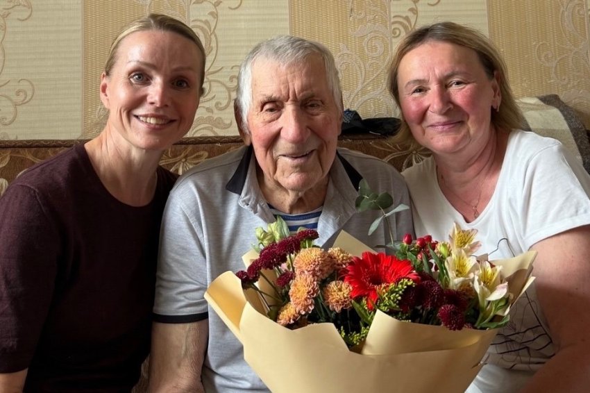 В Магнитогорске поздравили ветеранов ВОВ В Магнитогорске поздравили ветеранов ВОВ