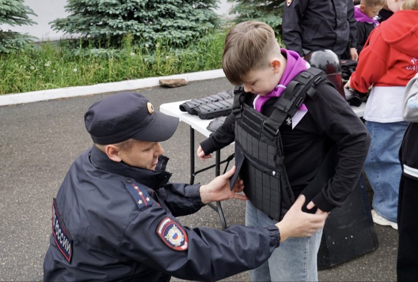Полицейские приехали в детский лагерь Полицейские приехали в детский лагерь