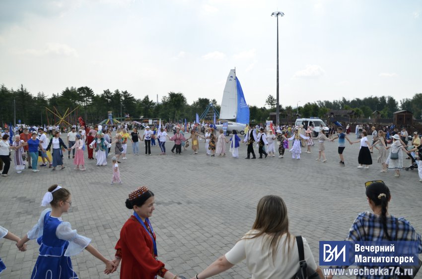 В Магнитогорске прошёл массовый забег на необычную дистанцию В Магнитогорске прошёл массовый забег на необычную дистанцию