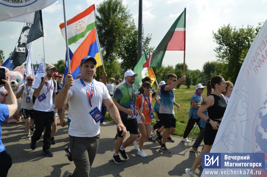 В Магнитогорске прошёл массовый забег на необычную дистанцию В Магнитогорске прошёл массовый забег на необычную дистанцию