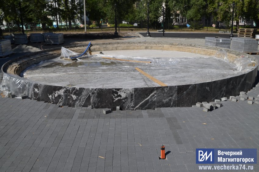 В сквере Магнитогорска идёт масштабный ремонт В сквере Магнитогорска идёт масштабный ремонт