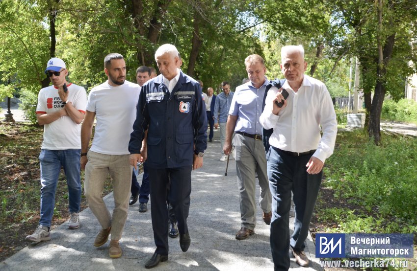 В сквере Магнитогорска идёт масштабный ремонт В сквере Магнитогорска идёт масштабный ремонт