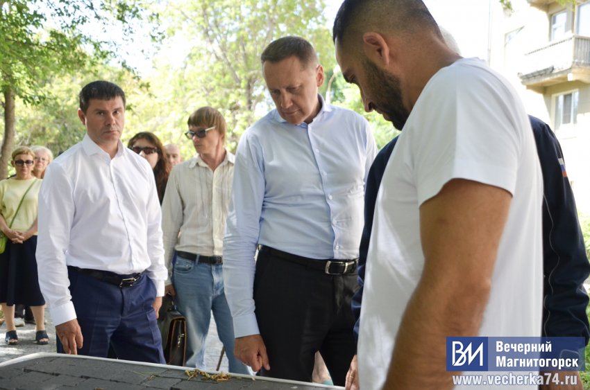 В сквере Магнитогорска идёт масштабный ремонт В сквере Магнитогорска идёт масштабный ремонт