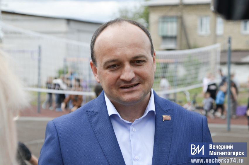 В Магнитогорске открыли современную спортивную площадку В Магнитогорске открыли современную спортивную площадку